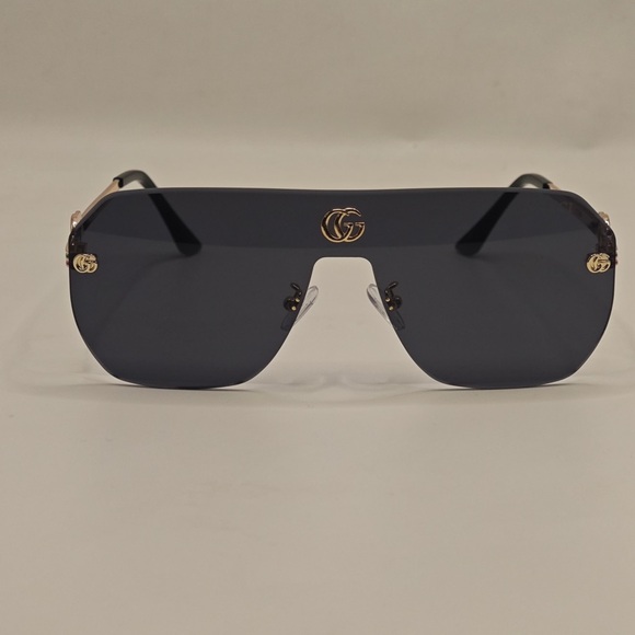 Gucci Black and Gold Sunglasses with Red Accents - Picture 5 of 7